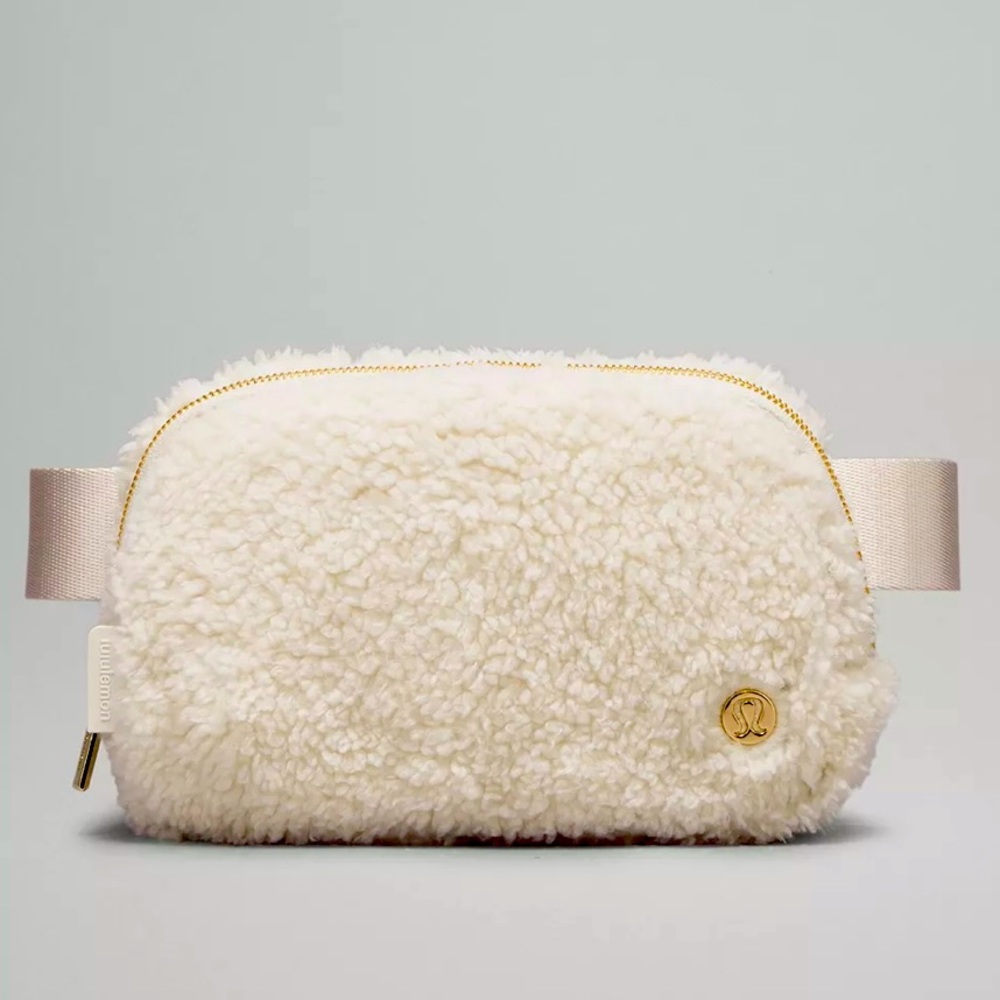 Lululemon Everywhere Belt Bag fleece